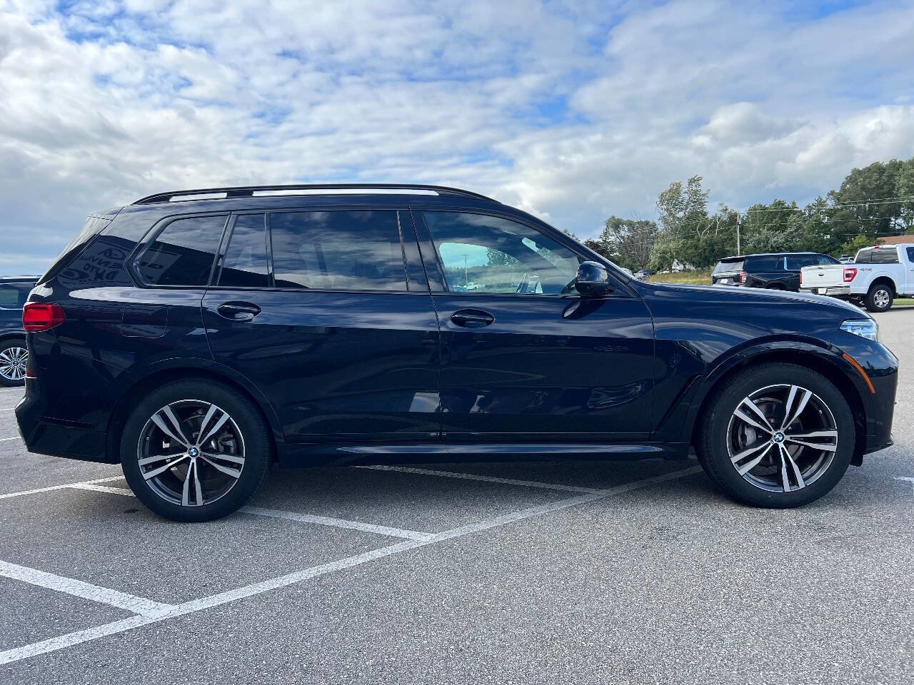 Used 2022 BMW X7 xDrive40i w/ M Sport Package image 8