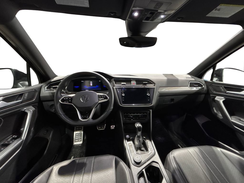 Used 2022 Volkswagen Tiguan SE R-Line image 18