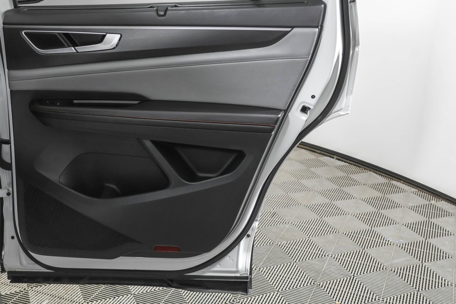 Used 2024 Volkswagen Atlas Peak Edition SEL image 47