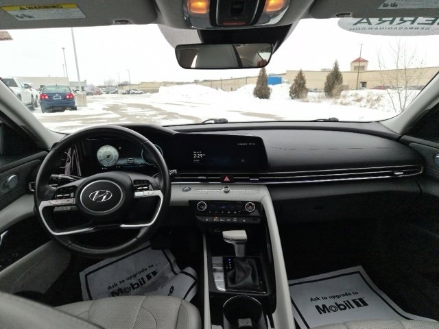 Used 2023 Hyundai Elantra Limited image 31
