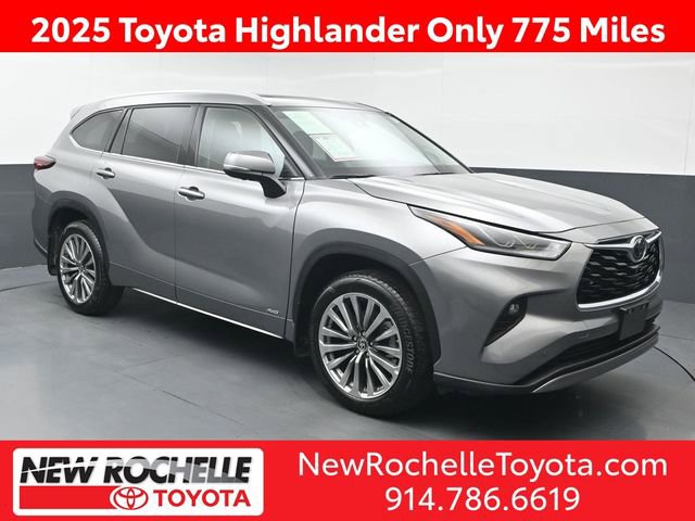 Certified 2025 Toyota Highlander XLE image 1