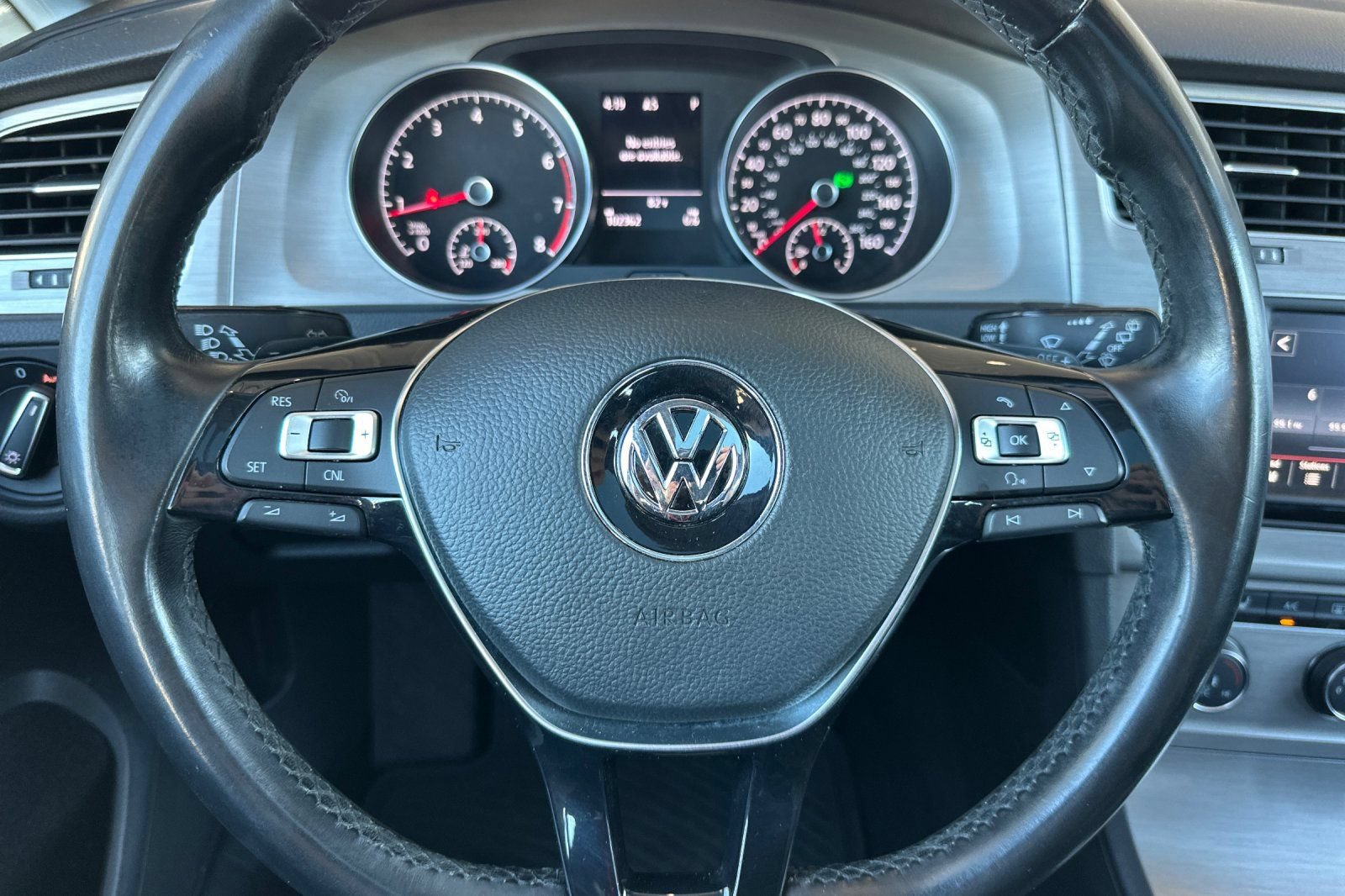 Used 2016 Volkswagen Golf SE FWD image 25