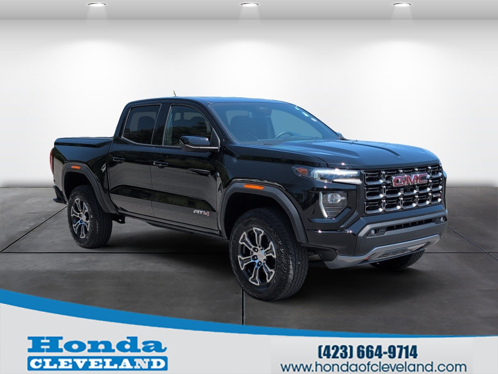 Used 2025 GMC Canyon AT4 w/ Technology Plus Package AWD/4WD image 1