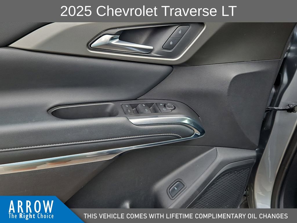 Used 2025 Chevrolet Traverse LT image 21