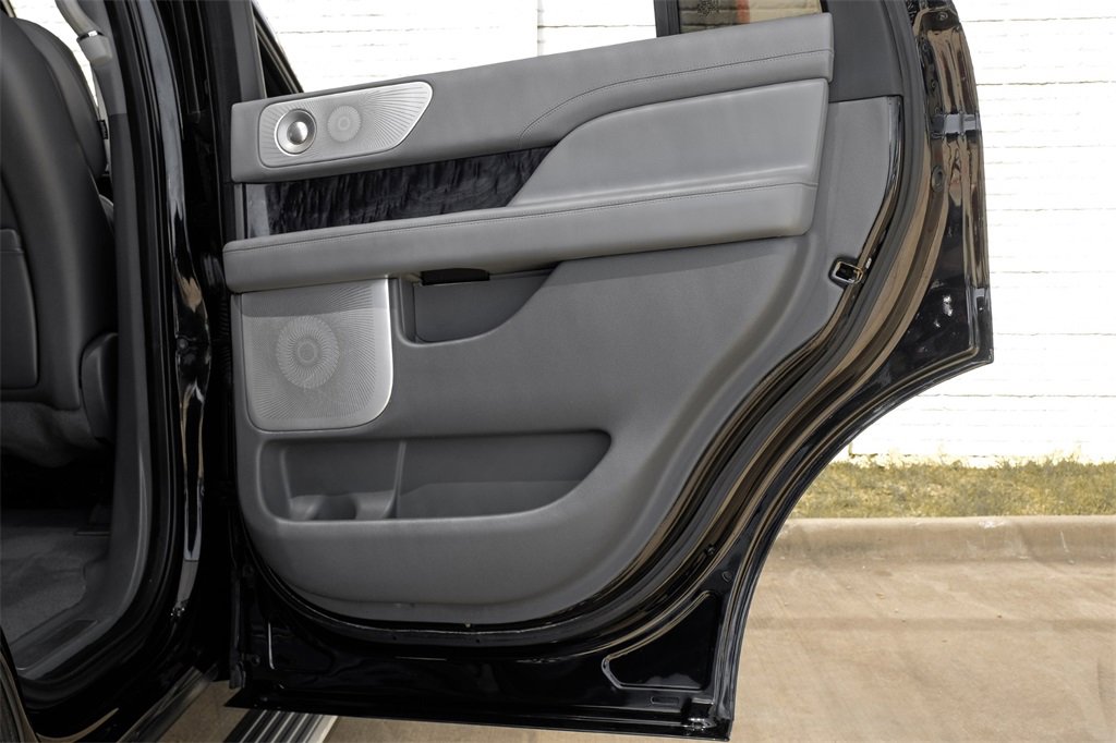 Used 2019 Lincoln Navigator Reserve image 54