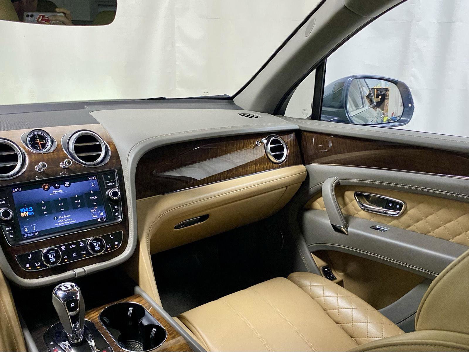 Used 2018 Bentley Bentayga AWD/4WD image 37