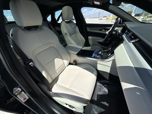 Used 2024 Jaguar XF R-Dynamic SE RWD image 26