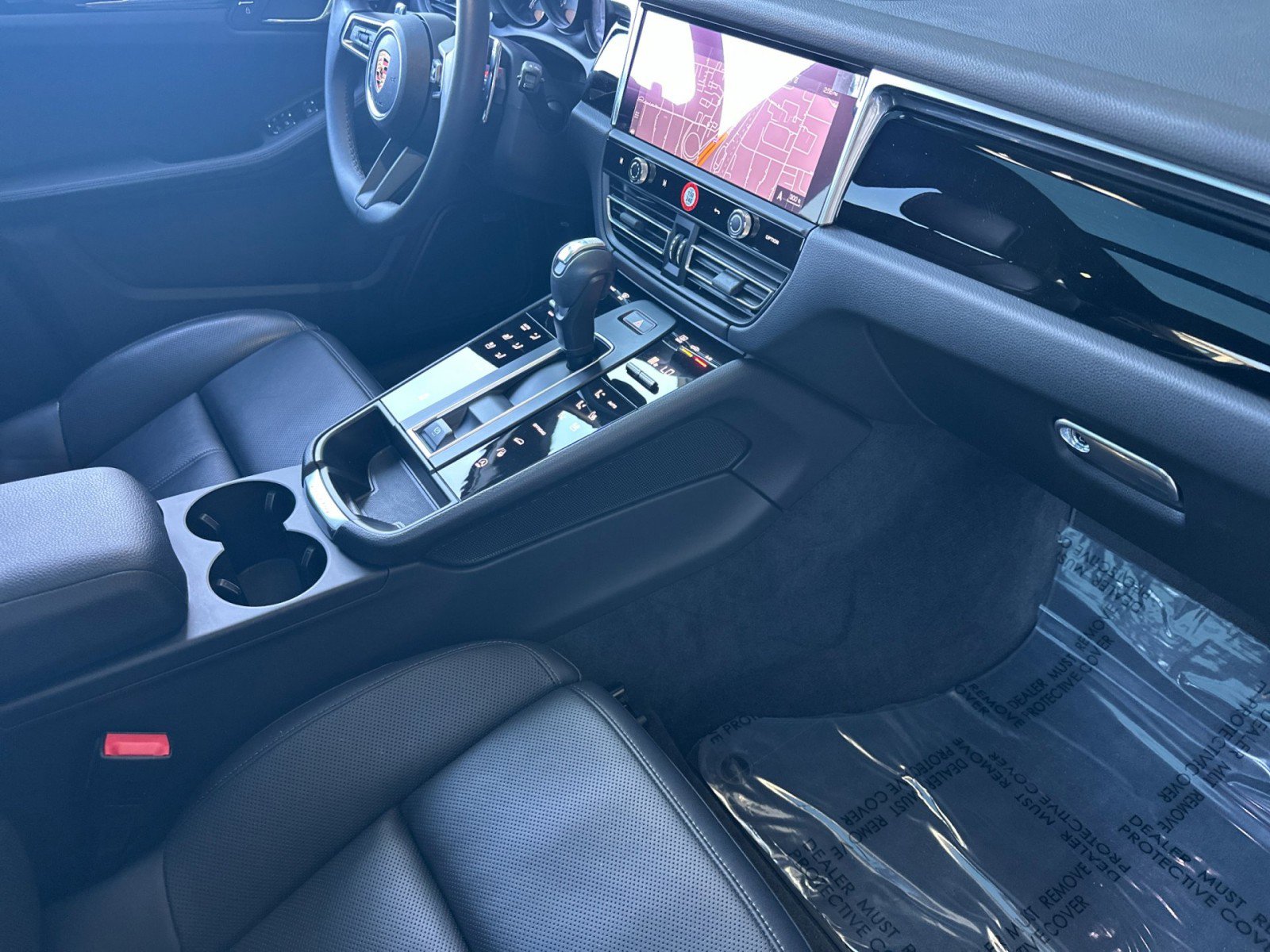 Used 2025 Porsche Macan image 16