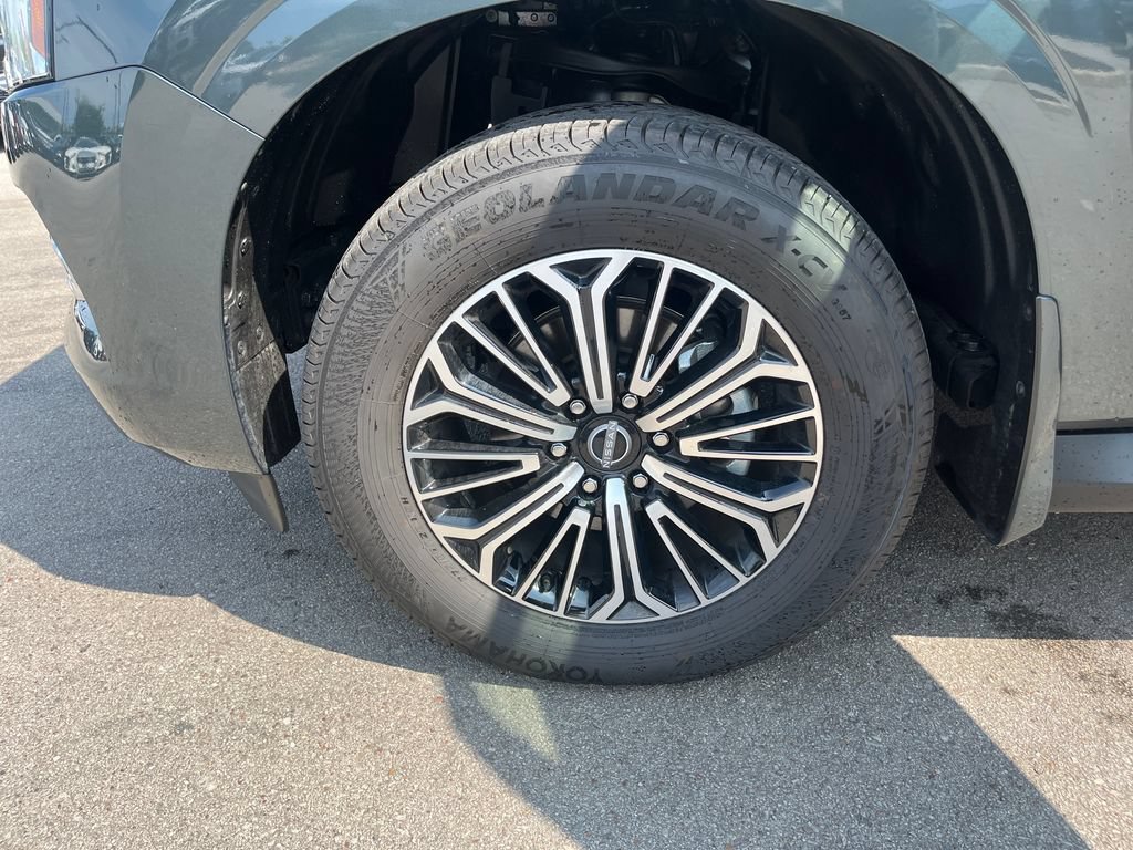 Certified 2026 Nissan Armada Platinum w/ Convenience Package RWD image 28