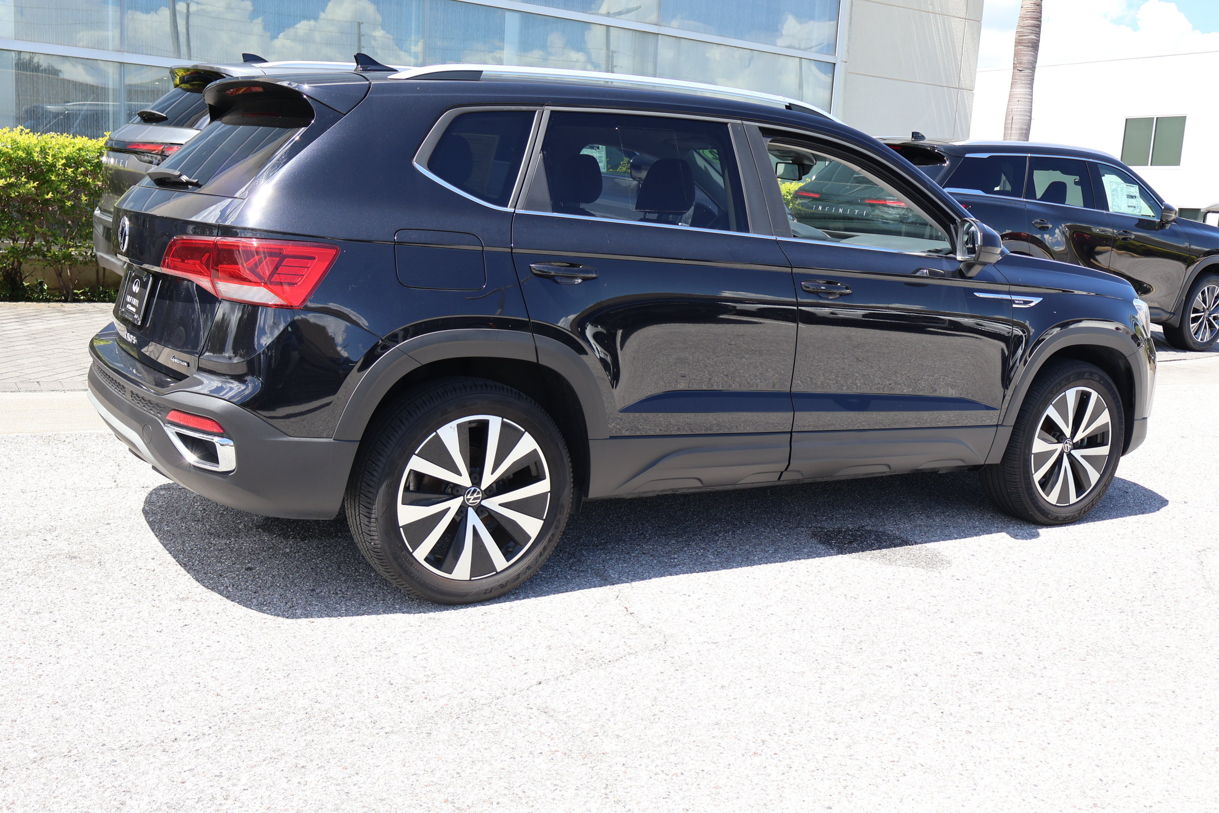 Used 2022 Volkswagen Taos SE w/ IQ.Drive SE Package AWD/4WD image 9