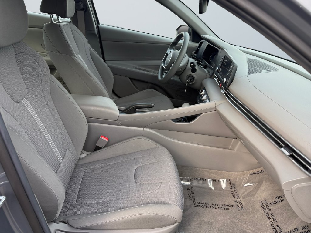 Used 2026 Hyundai Elantra SE FWD image 15