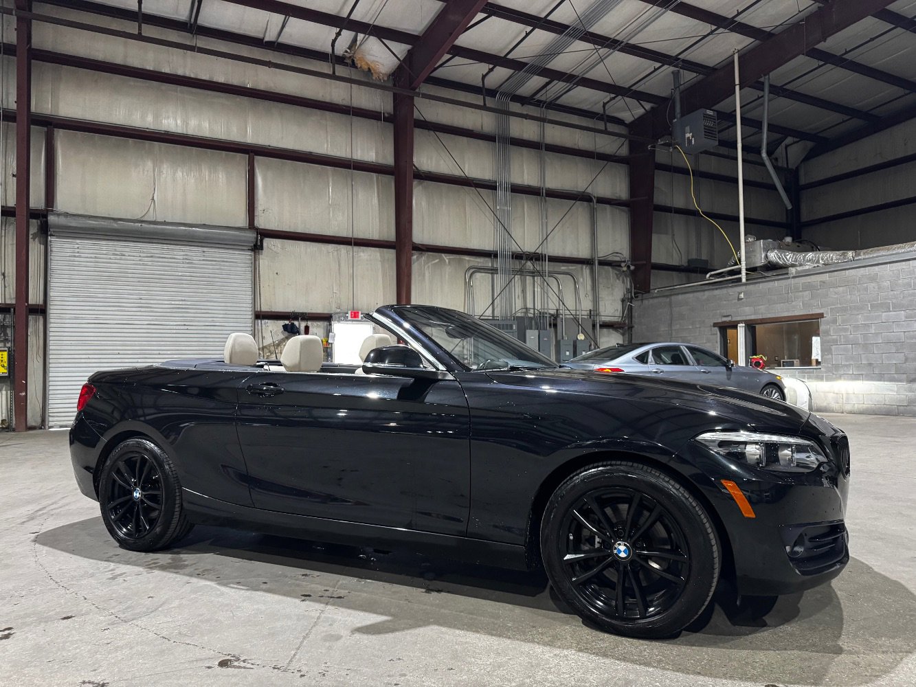 Used 2020 BMW 230i Convertible image 3