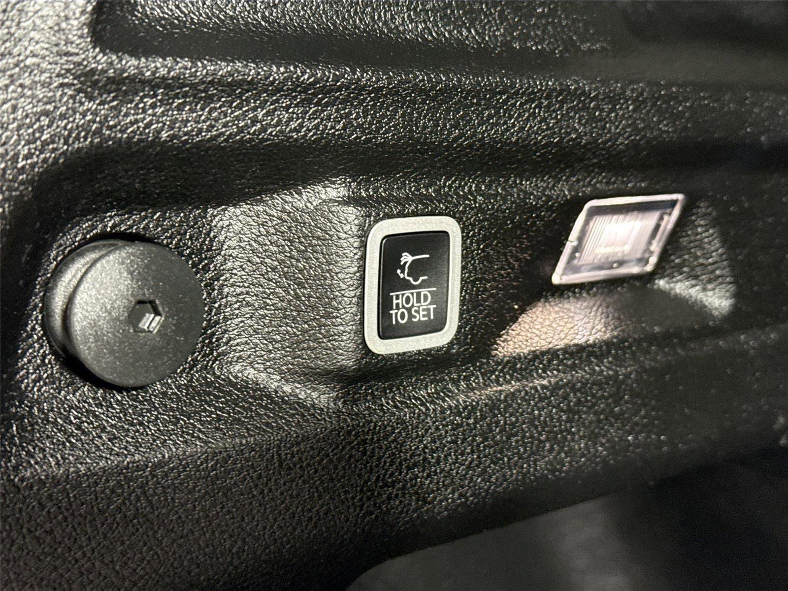 Used 2023 Jeep Grand Cherokee L Laredo w/ Luxury Tech Group I image 41