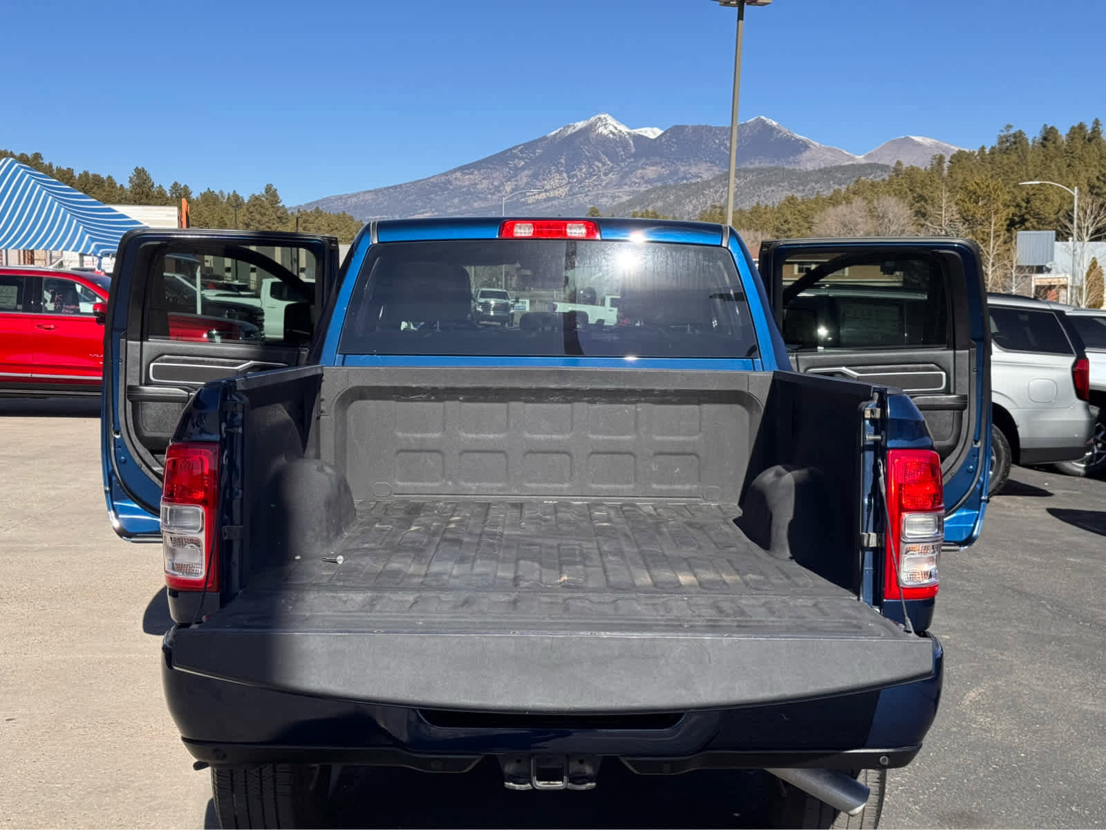 Used 2024 RAM 2500 Big Horn w/ Sport Appearance Package image 11