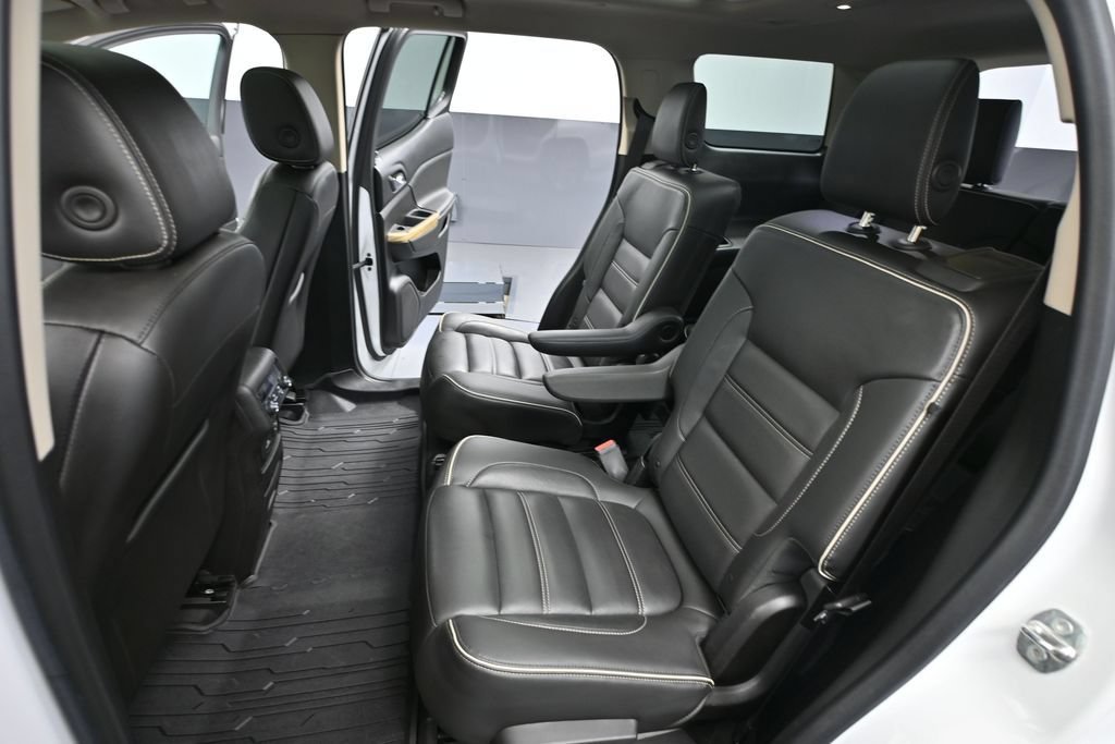 Used 2018 GMC Acadia Denali w/ Technology Package AWD/4WD image 32