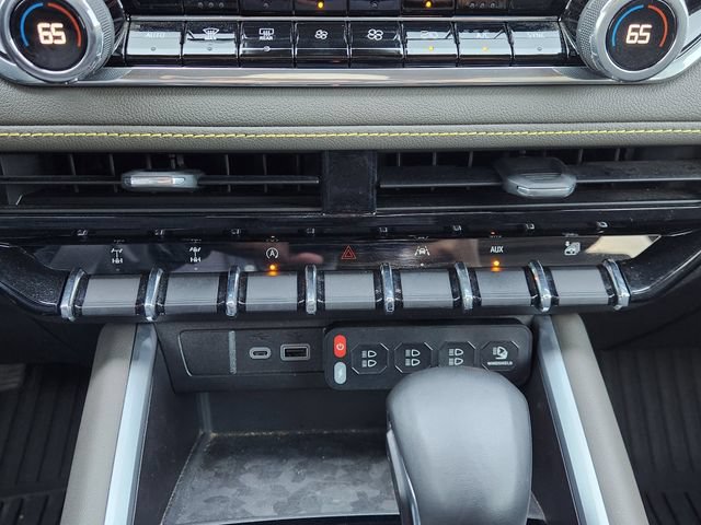 Used 2024 Chevrolet Colorado ZR2 w/ Technology Package AWD/4WD image 19