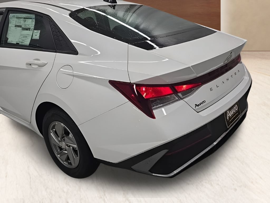 New 2026 Hyundai Elantra SE FWD image 38