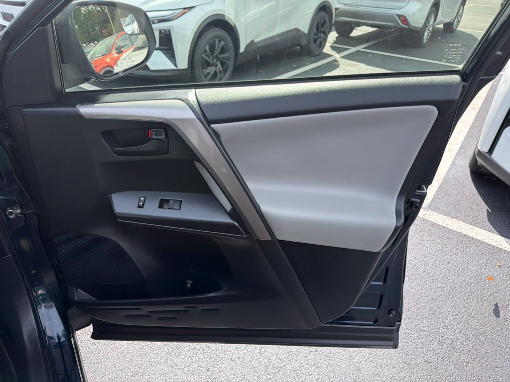 Certified 2018 Toyota RAV4 LE AWD/4WD image 10