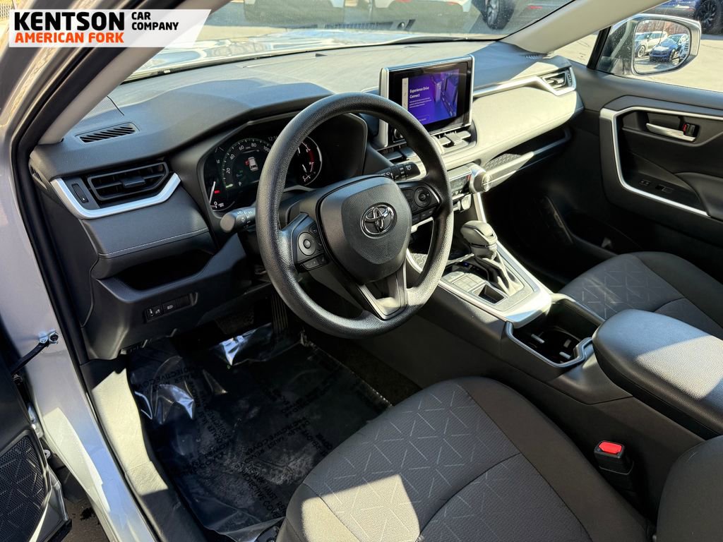 Used 2025 Toyota RAV4 XLE image 30