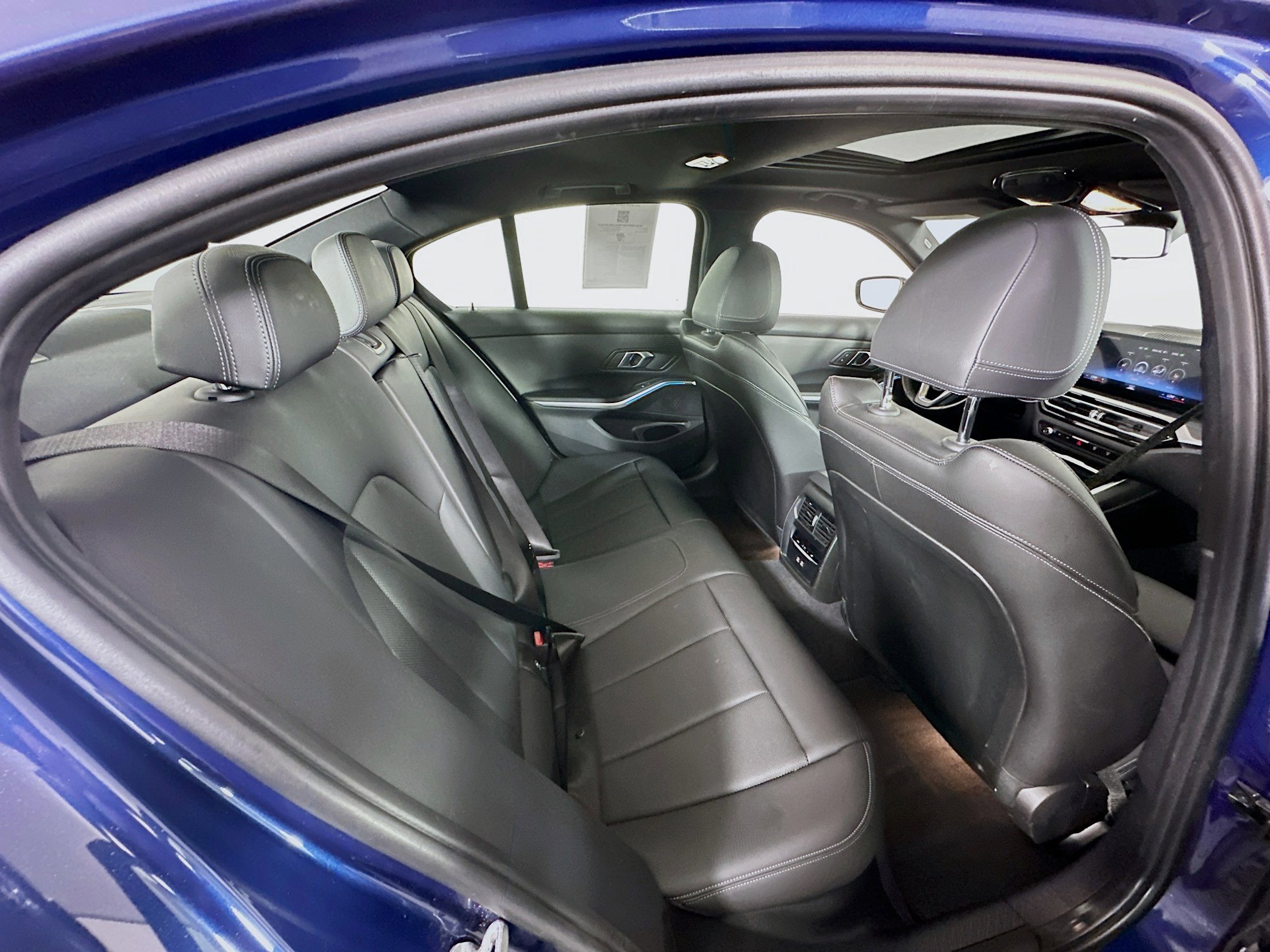 Used 2024 BMW 330e image 30