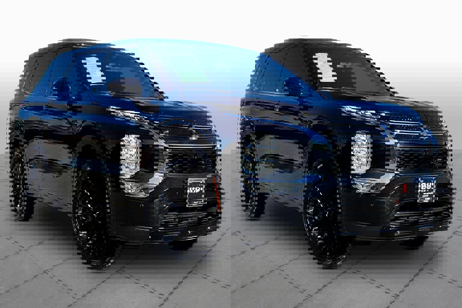 Used 2023 Mitsubishi Outlander SE Black Edition image 3