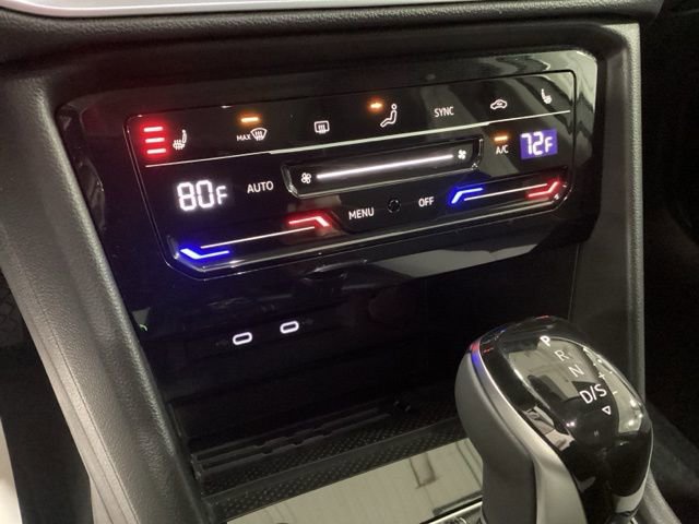 Certified 2025 Volkswagen Taos SE image 10