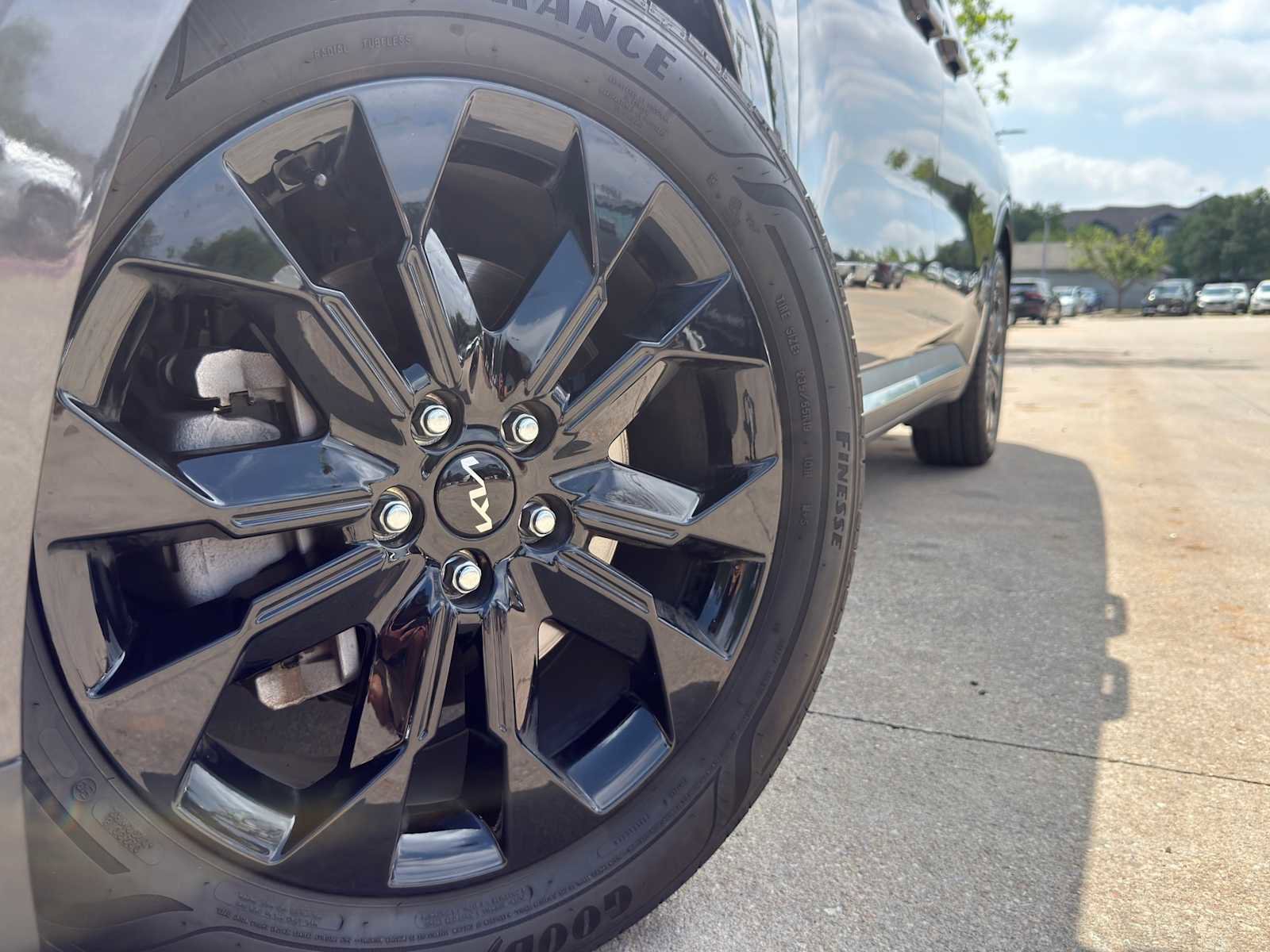 Used 2024 Kia Carnival SX Prestige FWD image 2