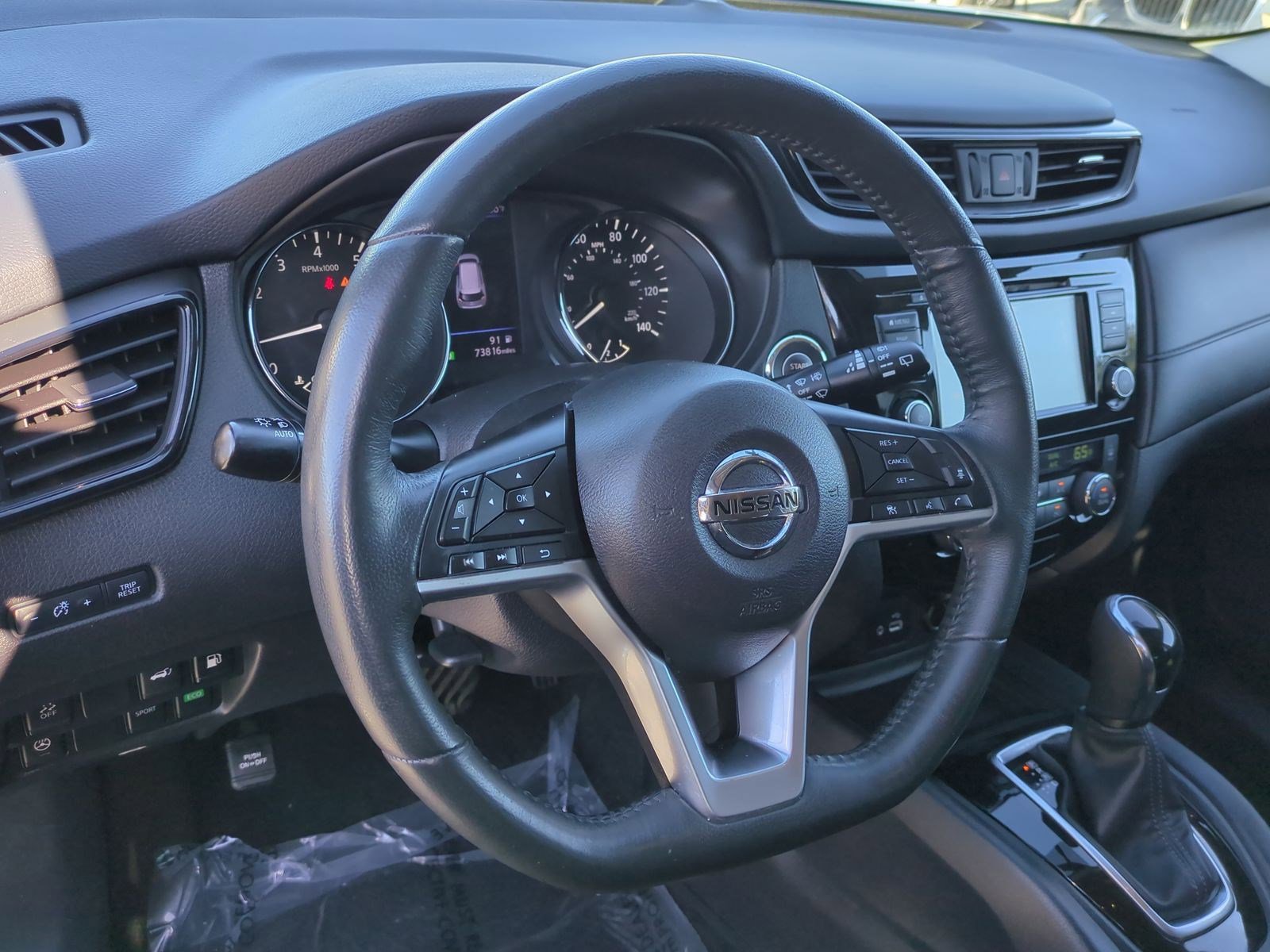 Used 2018 Nissan Rogue SV w/ Premium Package image 18