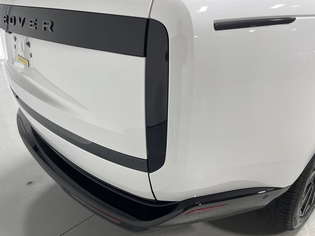 Used 2025 Land Rover Range Rover SE AWD/4WD image 13
