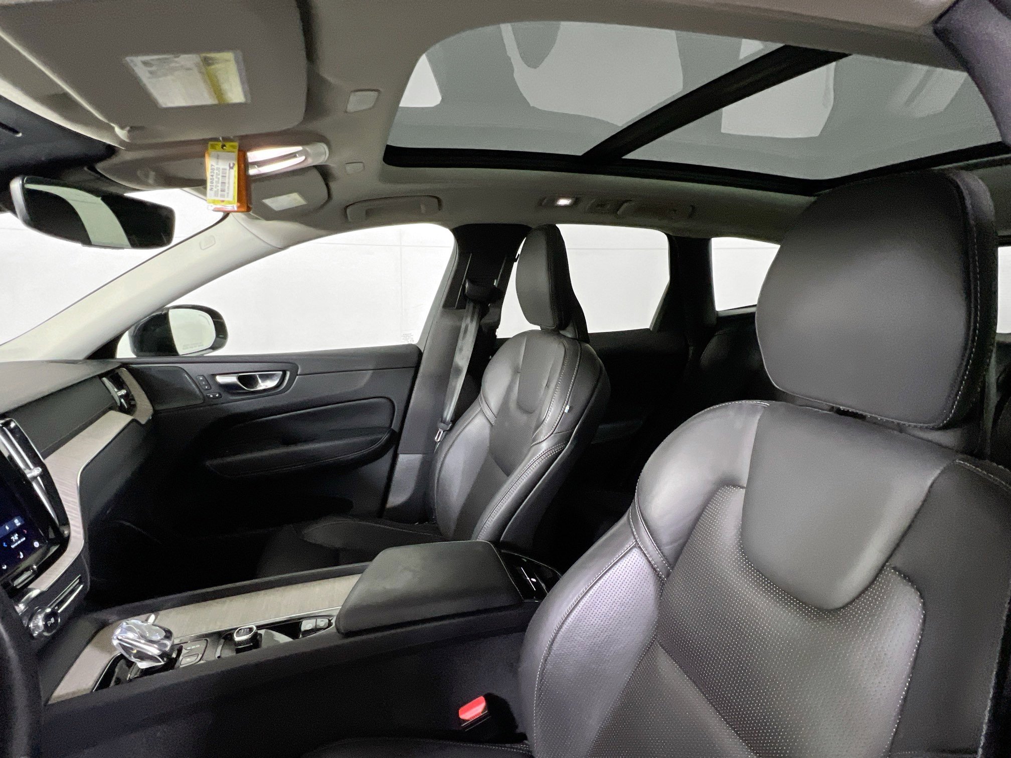 Used 2022 Volvo XC60 B5 Inscription w/ Advanced Package FWD image 22