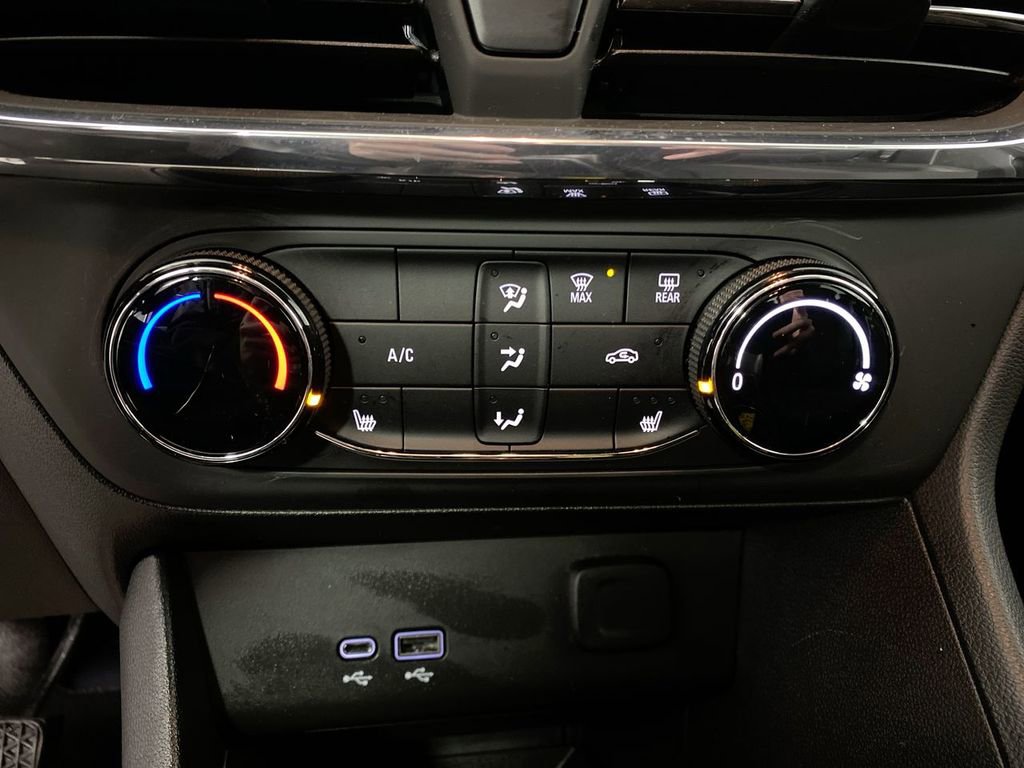 Certified 2024 Buick Encore GX Preferred w/ Comfort Package AWD/4WD image 18