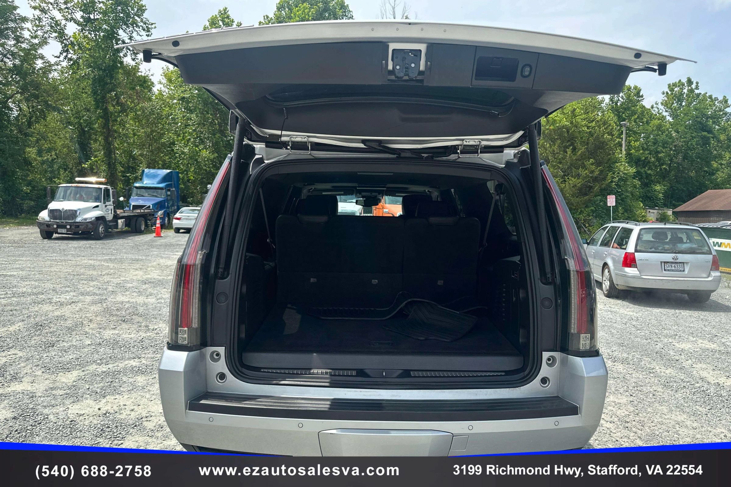 Used 2016 Cadillac Escalade ESV Platinum AWD/4WD image 11