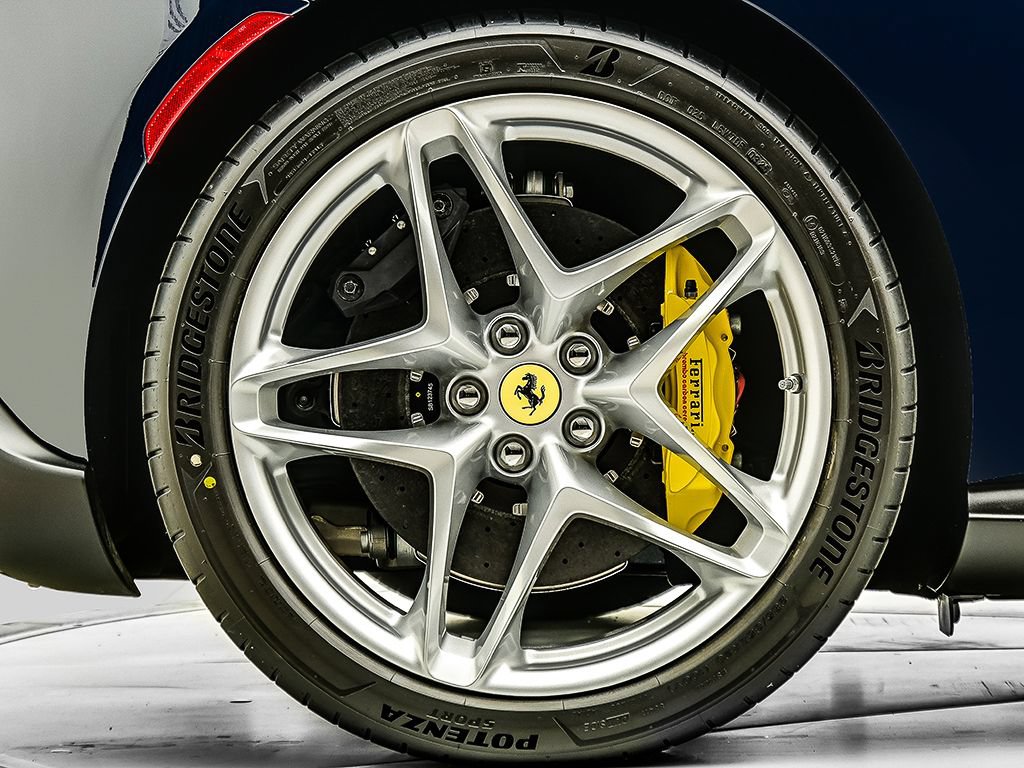 Used 2026 Ferrari Roma Spider RWD image 33