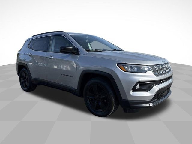 Used 2022 Jeep Compass Latitude image 3