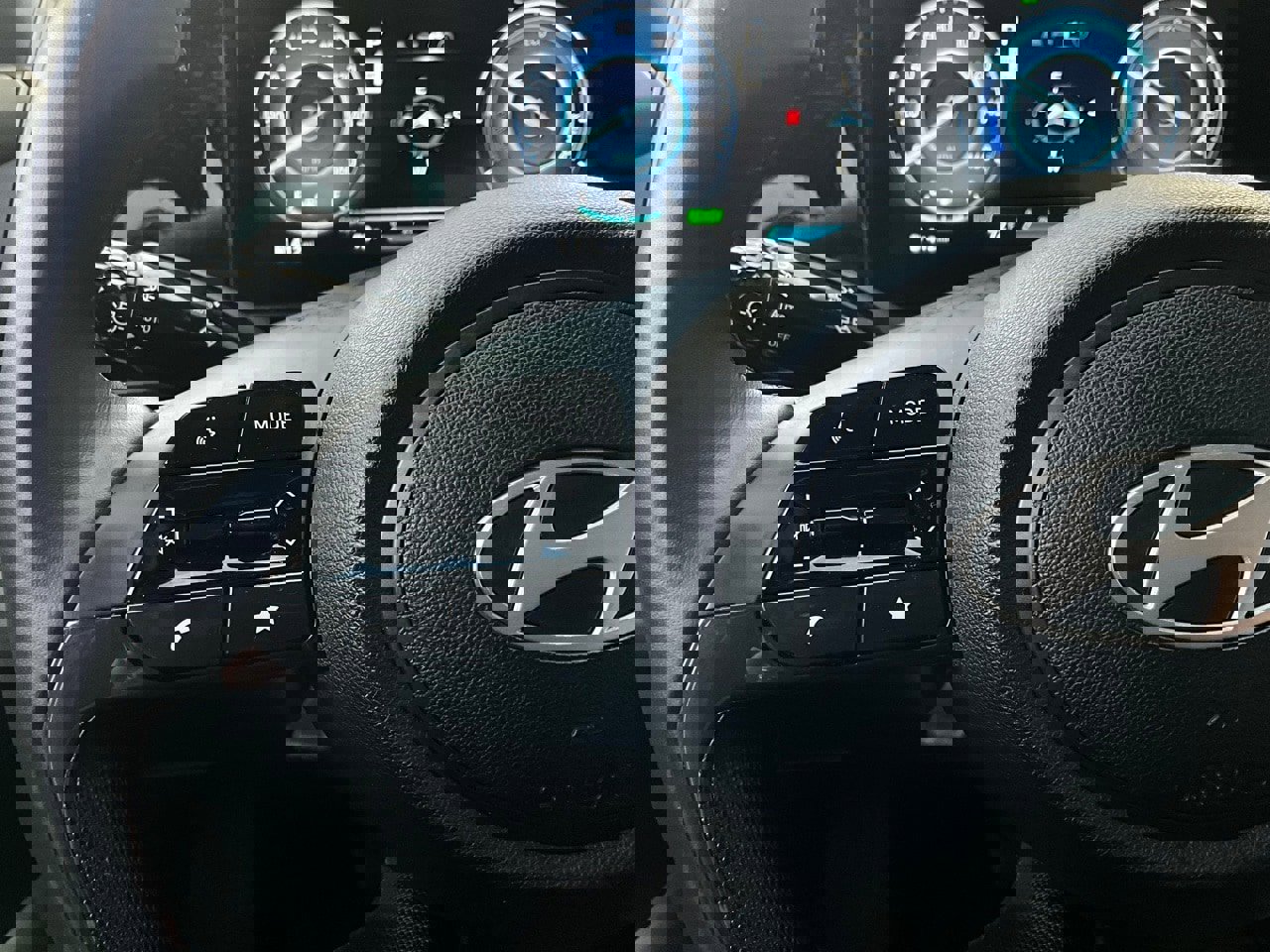 Used 2025 Hyundai Elantra Limited image 34