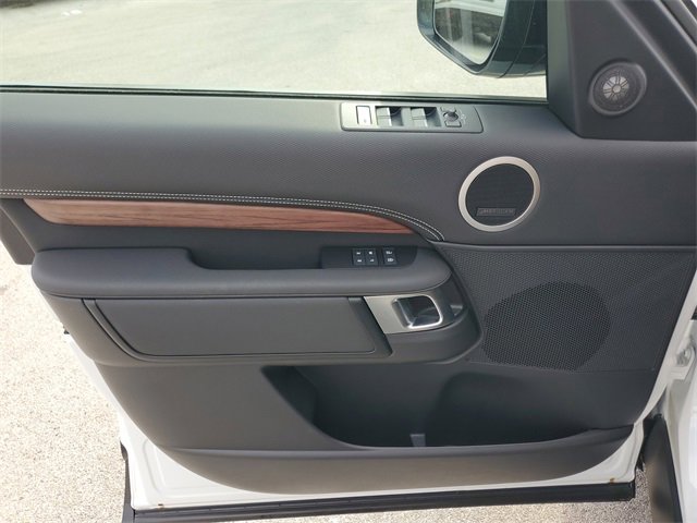 Used 2024 Land Rover Discovery Dynamic SE image 21