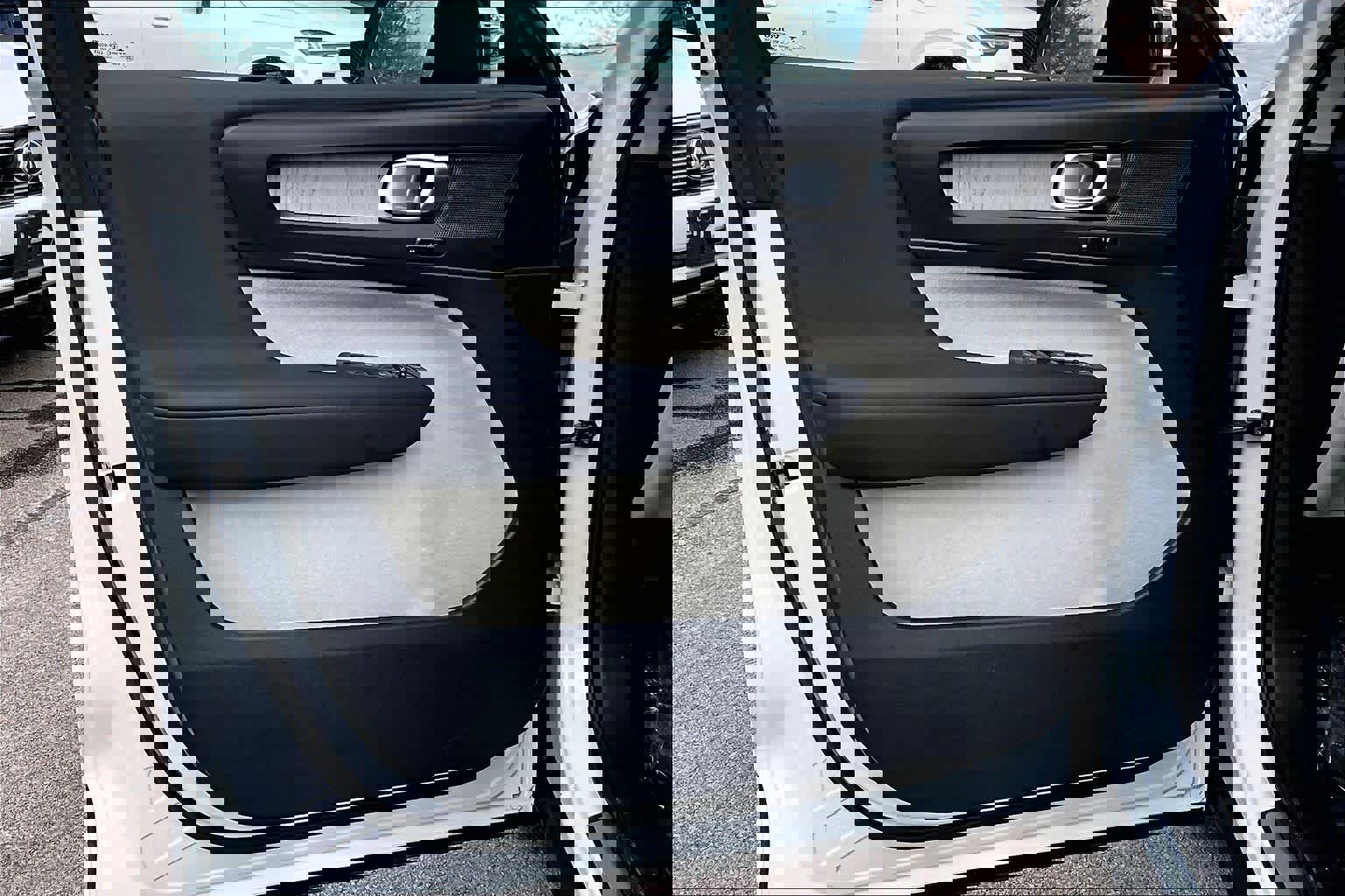 Certified 2023 Volvo XC40 B5 Plus w/ Climate Package image 21