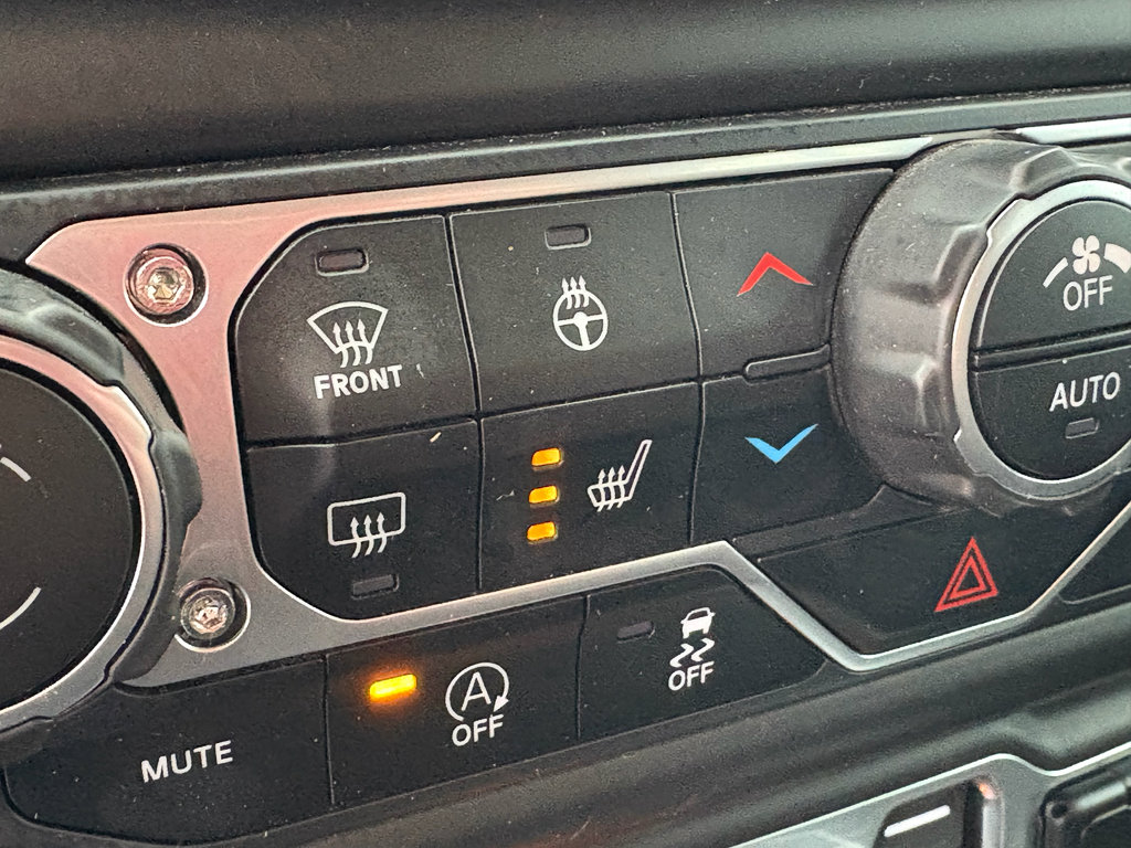 Used 2018 Jeep Wrangler Unlimited Sahara image 18