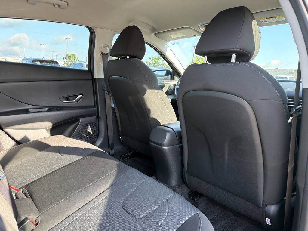 Used 2023 Hyundai Elantra SE FWD image 15