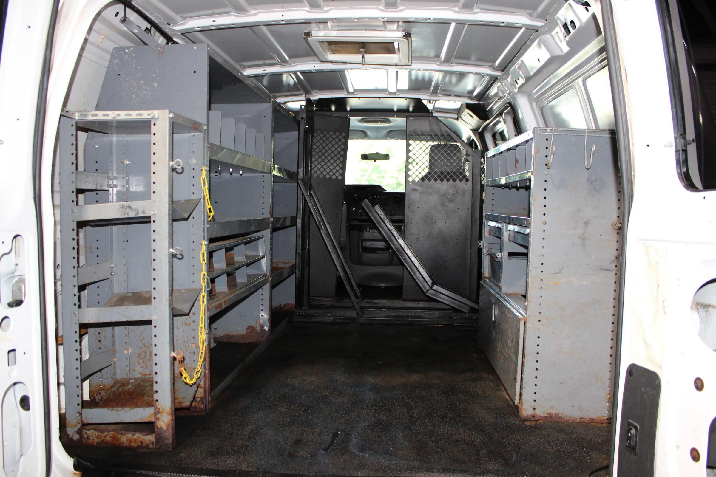 Used 2009 Ford E-350 and Econoline 350 Super Duty RWD image 24