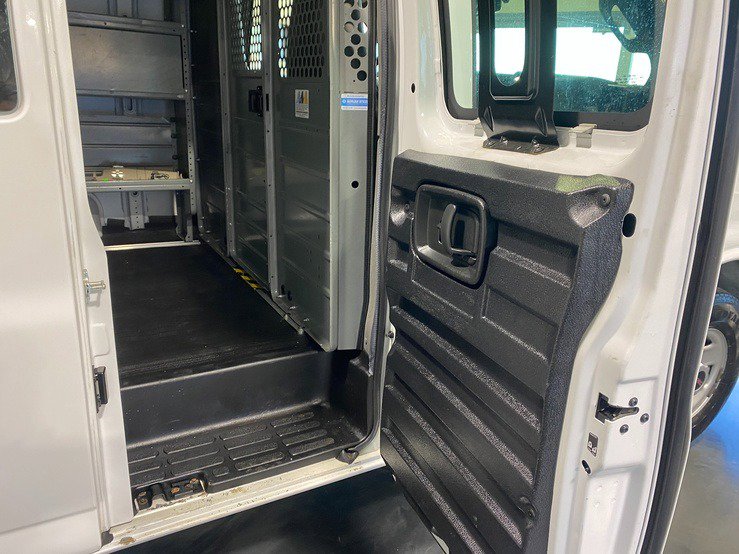 Used 2018 GMC Savana 3500 image 17