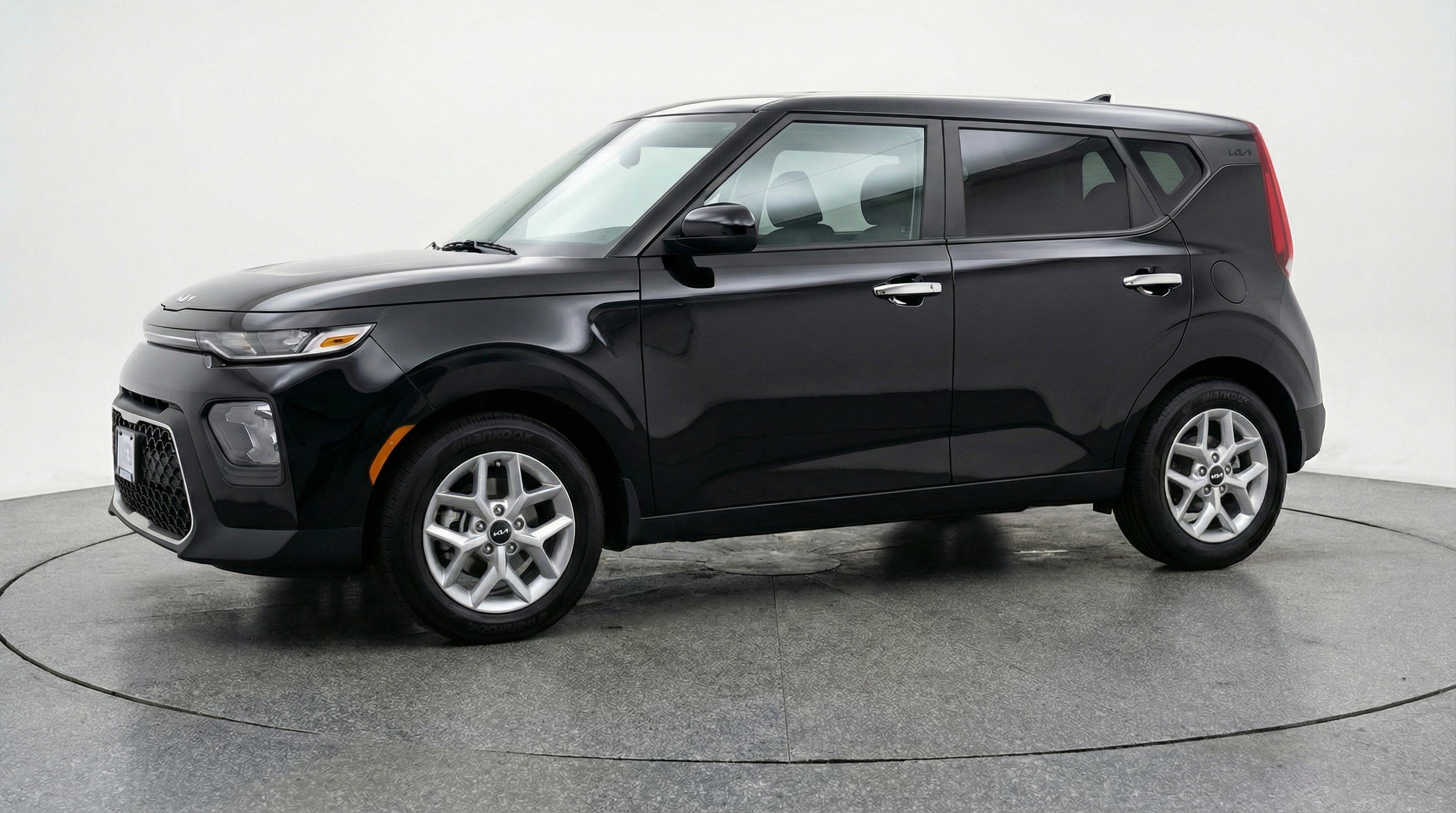 Used 2025 Kia Soul LX w/ LX Technology Package image 3
