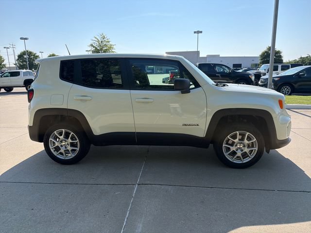 Used 2023 Jeep Renegade Latitude AWD/4WD image 6