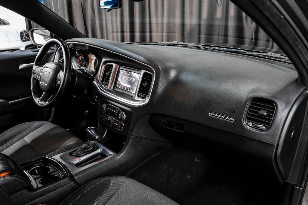 Used 2021 Dodge Charger SXT w/ Blacktop Package RWD image 14