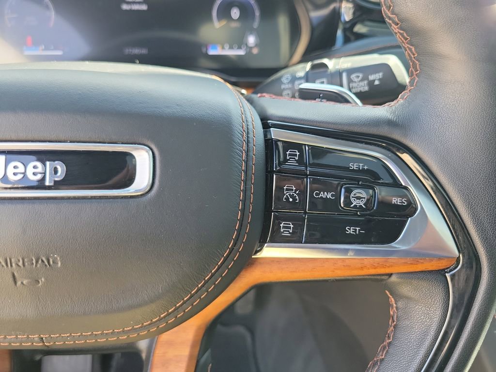Used 2023 Jeep Grand Cherokee Summit AWD/4WD image 23