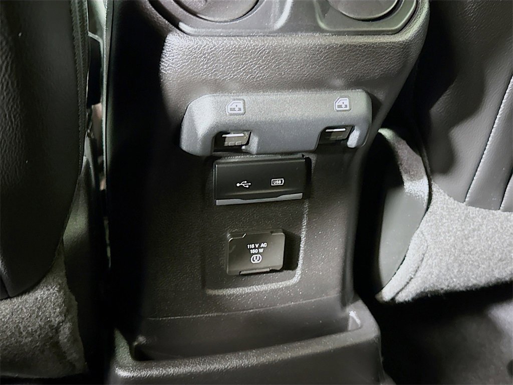 Used 2018 Jeep Wrangler Unlimited Sahara image 29