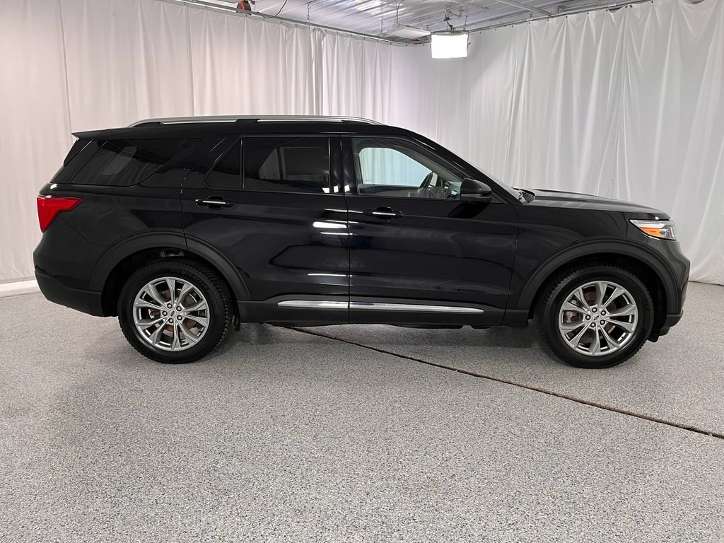 Used 2022 Ford Explorer Limited w/ Equipment Group 301A AWD/4WD image 14