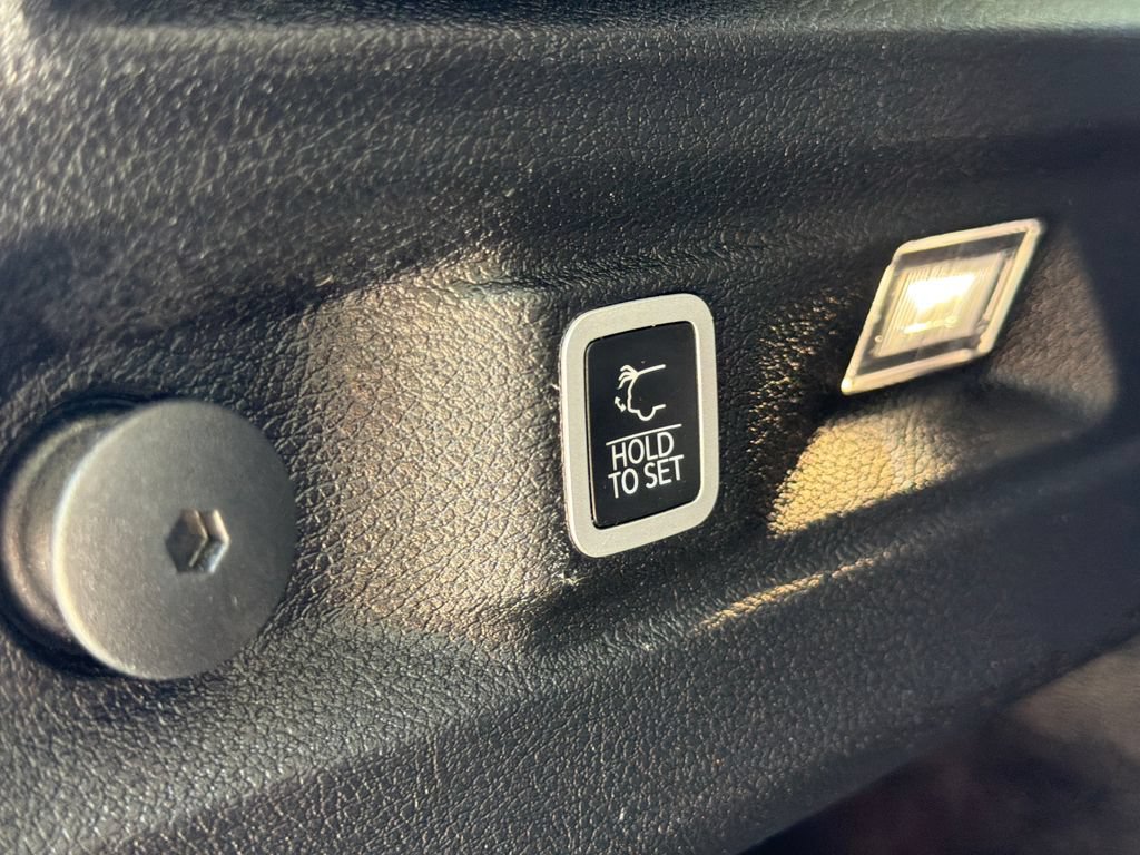 Used 2023 Jeep Grand Cherokee L Limited AWD/4WD image 38