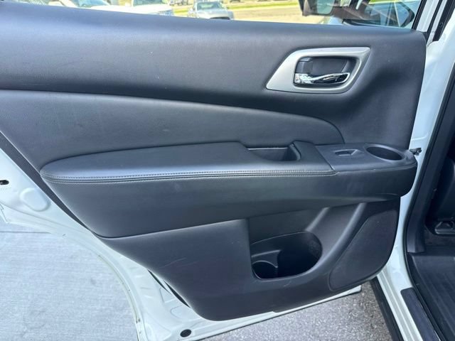 Used 2020 Nissan Pathfinder SL AWD/4WD image 16