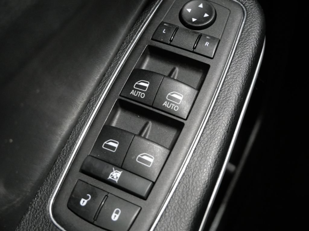 Used 2023 Chrysler 300 S RWD image 13